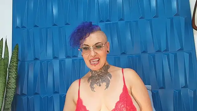 Snapshot of SandyyRose chatting on February 16, 12:19 am SandyyRose online show from February 16, 12:19 am