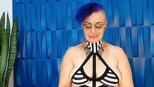 Snapshot of SandyyRose chatting on February 17, 4:48 pm SandyyRose online show from February 17, 4:48 pm