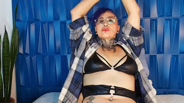 Snapshot of SandyyRose chatting on February 19, 4:44 pm SandyyRose online show from February 19, 4:44 pm