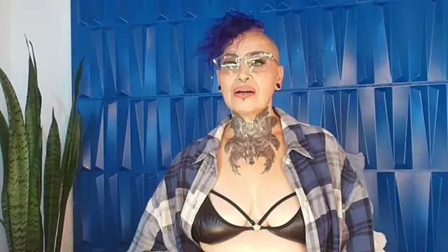 Snapshot of SandyyRose chatting on February 19, 7:59 pm SandyyRose online show from February 19, 7:59 pm