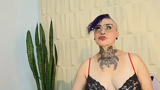 Snapshot of SandyyRose chatting on March 8, 6:05 pm SandyyRose online show from March 8, 6:05 pm