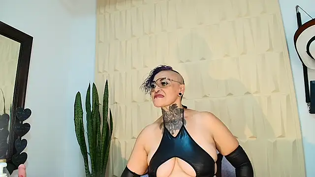 Snapshot of SandyyRose chatting on March 9, 11:25 am SandyyRose online show from March 9, 11:25 am