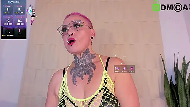 Snapshot of SandyyRose chatting on September 13, 3:06 am SandyyRose online show from September 13, 3:06 am