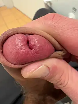 YoungCouple0604 online show from February 18, 7:10 pm