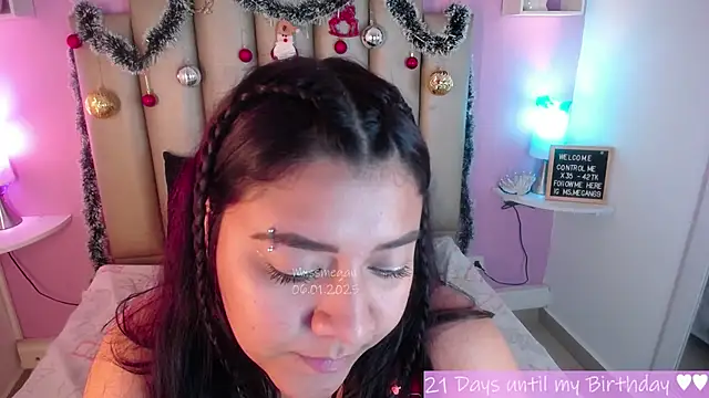 Snapshot of MeghanBurn chatting on January 6, 3:29 pm MeghanBurn online show from January 6, 3:29 pm