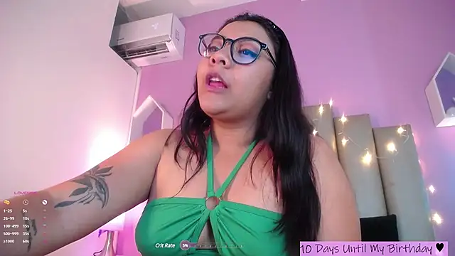 Snapshot of MeghanBurn chatting on January 18, 1:08 am MeghanBurn online show from January 18, 1:08 am