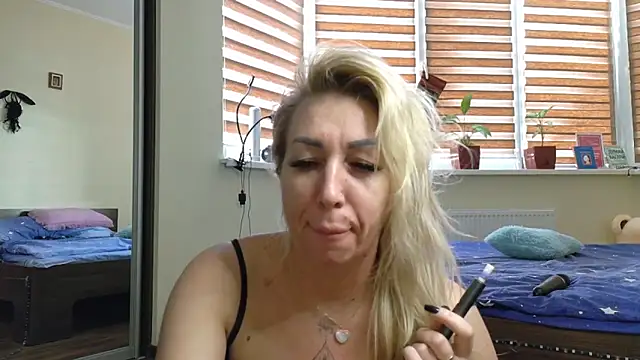 Snapshot of Denny_Brenda chatting on February 16, 8:32 am Denny Brenda online show from February 16, 8:32 am
