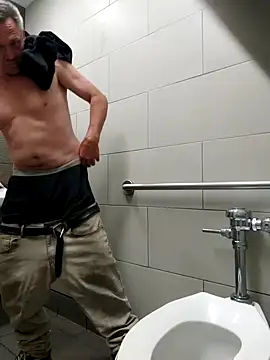 Snapshot of ed44435 chatting on October 28, 4:27 am ed44435 online show from October 28, 4:27 am