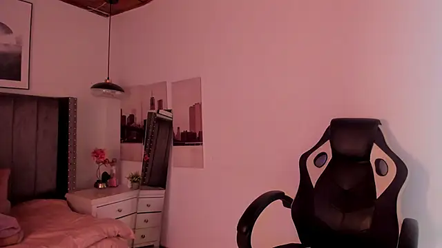 Alaia Cute online show from December 19, 2:34 am