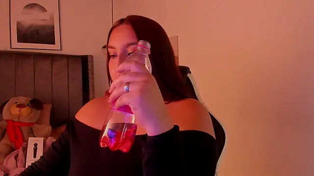 Alaia Cute online show from December 19, 5:40 am