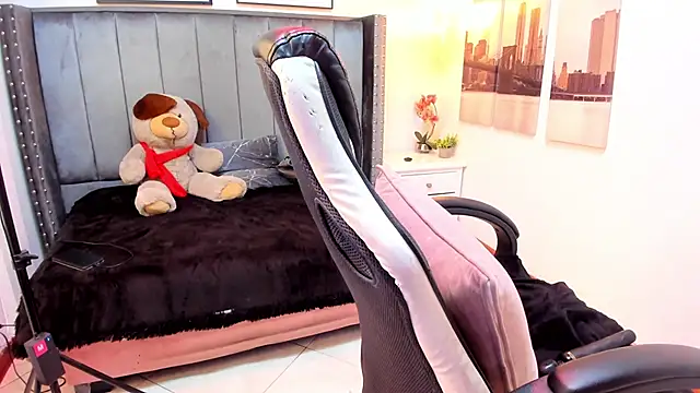 Alaia Cute online show from March 11, 8:52 am