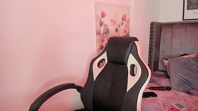 Alaia Cute online show from November 19, 4:12 am