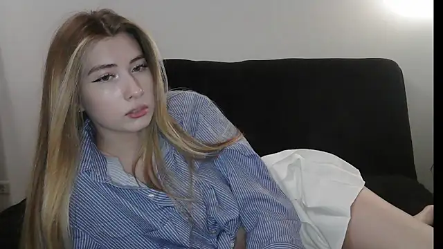 ErikaShyy online show from March 4, 10:54 am