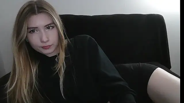 ErikaShyy online show from May 18, 1:39 pm