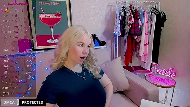 Snapshot of Tasty_booty chatting on October 25, 2:19 am Tasty booty online show from October 25, 2:19 am