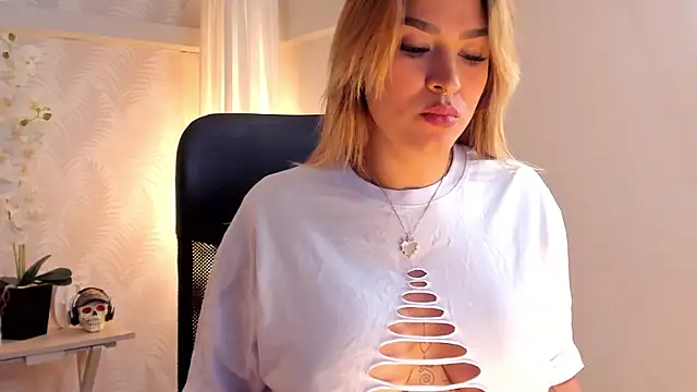 CyntiaAdams online show from December 15, 4:37 pm