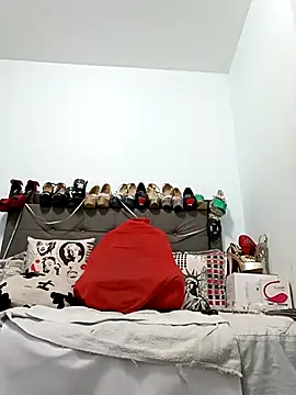 Snapshot of katysquirtdirty chatting on October 31, 11:00 am katysquirtdirty online show from October 31, 11:00 am