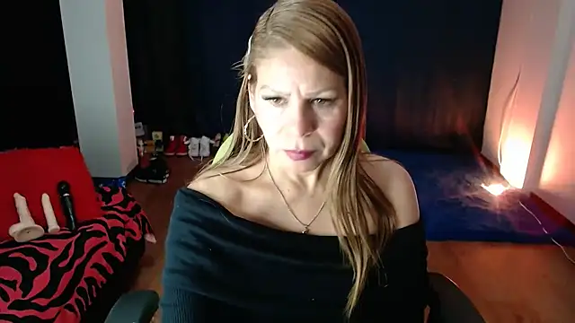 Snapshot of shirly_vannicelli chatting on October 4, 3:37 am shirly vannicelli online show from October 4, 3:37 am