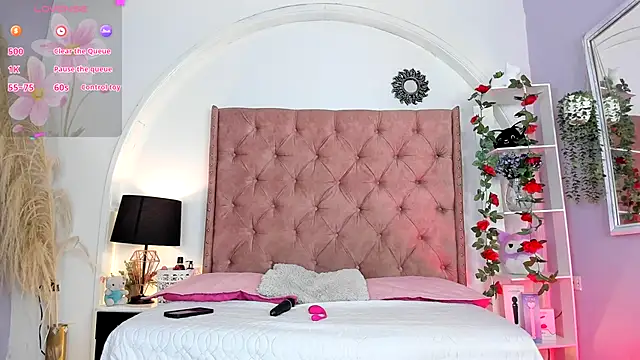 Snapshot of LadyAvalon chatting on September 19, 6:08 pm LadyAvalon online show from September 19, 6:08 pm