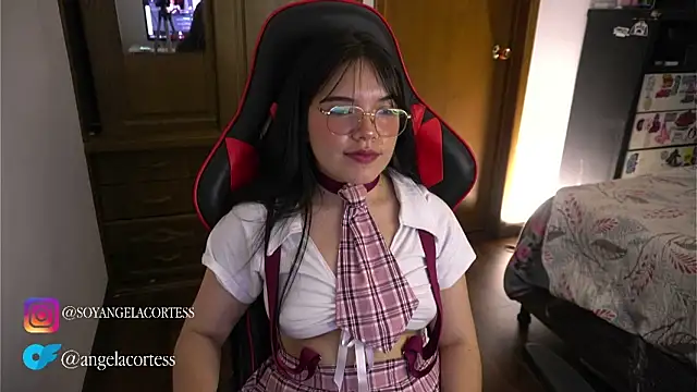 Snapshot of angela_cortes_ chatting on October 24, 3:58 am angela cortes  online show from October 24, 3:58 am