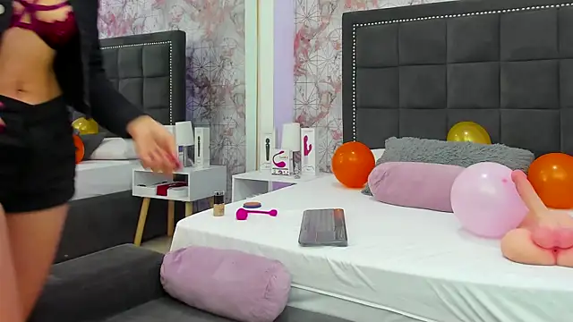 Snapshot of SaaraBrown chatting on February 1, 12:26 pm SaaraBrown online show from February 1, 12:26 pm