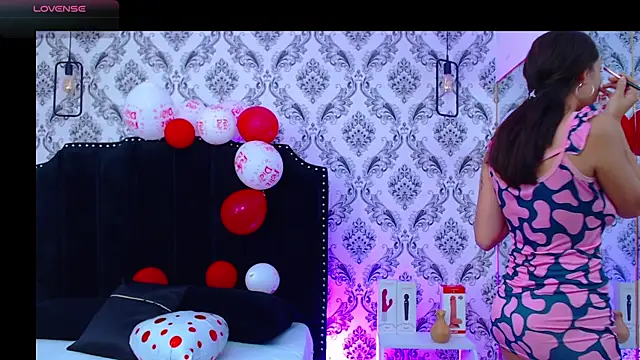 Snapshot of SaaraBrown chatting on February 16, 12:32 pm SaaraBrown online show from February 16, 12:32 pm