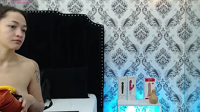 Snapshot of SaaraBrown chatting on February 20, 12:25 pm SaaraBrown online show from February 20, 12:25 pm