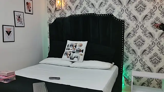 Snapshot of SaaraBrown chatting on October 7, 12:13 pm SaaraBrown online show from October 7, 12:13 pm