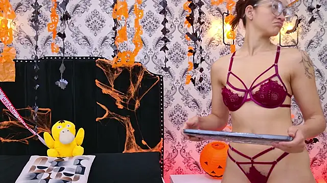 Snapshot of SaaraBrown chatting on October 20, 12:16 pm SaaraBrown online show from October 20, 12:16 pm