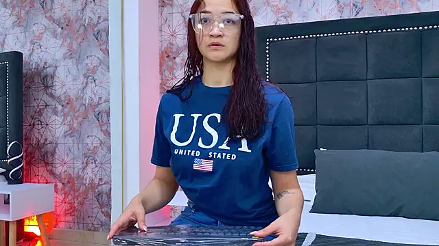 SaaraBrown online show from February 3, 12:10 pm