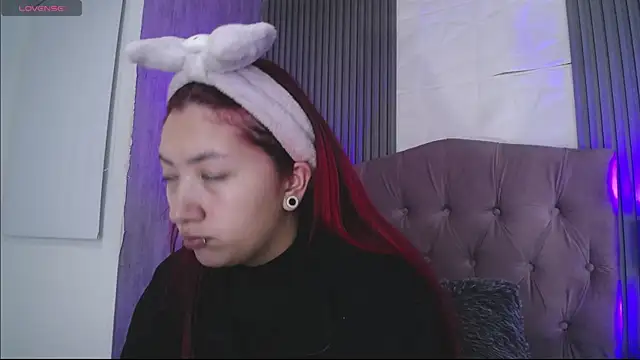 Mia Rinn online show from December 3, 1:42 pm