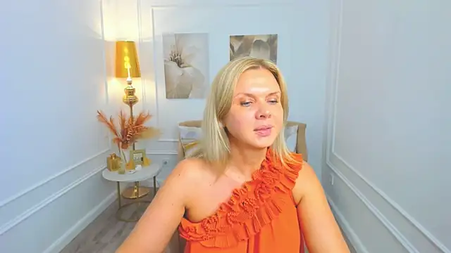 AgathaKlouin online show from May 12, 7:11 pm