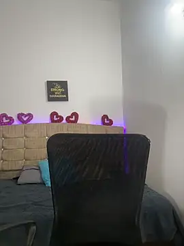 Snapshot of Alice_Summer1 chatting on December 18, 11:00 pm Alice Summer1 online show from December 18, 11:00 pm