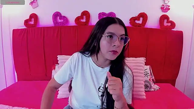 Snapshot of Alice_Summer1 chatting on February 6, 9:40 pm Alice Summer1 online show from February 6, 9:40 pm