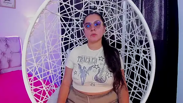 Snapshot of Alice_Summer1 chatting on March 19, 3:16 pm Alice Summer1 online show from March 19, 3:16 pm