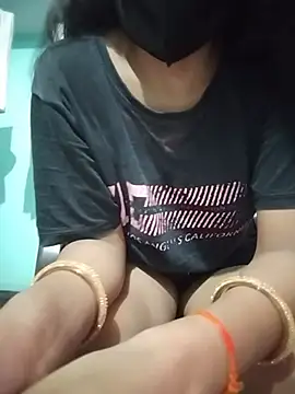 Snapshot of Hotty-Divya chatting on July 20, 2:48 am Hotty-Divya online show from July 20, 2:48 am