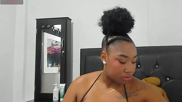 Snapshot of Natassha_brown1 chatting on October 16, 1:06 am Natassha brown1 online show from October 16, 1:06 am