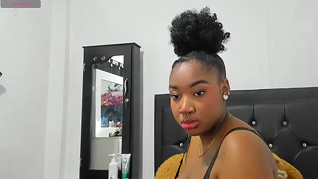 Snapshot of Natassha_brown1 chatting on October 17, 12:36 am Natassha brown1 online show from October 17, 12:36 am