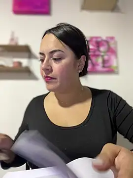 Snapshot of Lesly_10- chatting on June 10, 2:23 am Lesly 10- online show from June 10, 2:23 am
