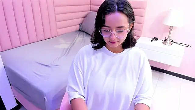 Snapshot of kae_styles chatting on October 7, 7:55 pm kae styles online show from October 7, 7:55 pm