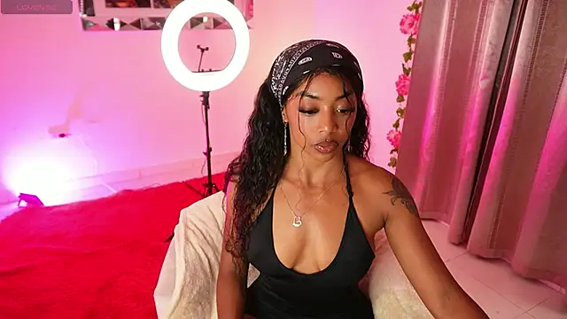Snapshot of Alondrasparrow2 chatting on January 14, 8:59 pm Alondrasparrow2 online show from January 14, 8:59 pm