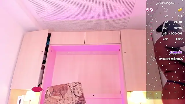 EmilyyStuart online show from February 4, 10:00 am