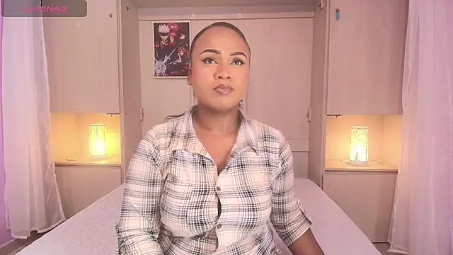 EmilyyStuart online show from February 6, 3:37 am