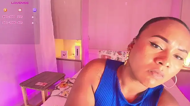 EmilyyStuart online show from February 7, 9:37 am