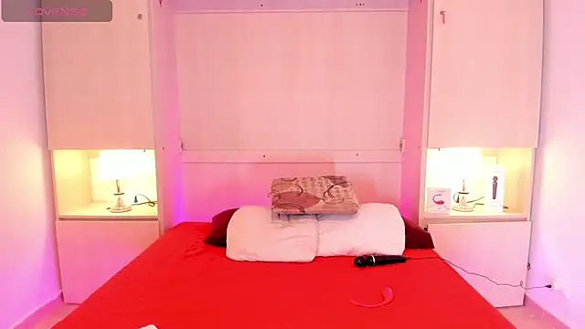 EmilyyStuart online show from February 26, 3:32 am