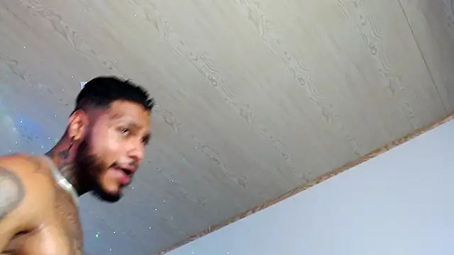 Snapshot of Exotic_tatto27121 chatting on December 18, 10:02 pm Exotic tatto27121 online show from December 18, 10:02 pm