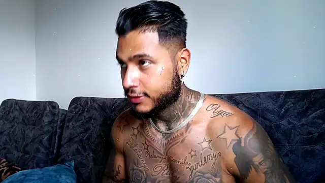 Snapshot of Exotic_tatto27121 chatting on January 19, 7:37 pm Exotic tatto27121 online show from January 19, 7:37 pm