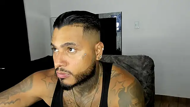 Snapshot of Exotic_tatto27121 chatting on April 8, 2:22 am Exotic tatto27121 online show from April 8, 2:22 am