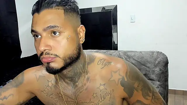 Snapshot of Exotic_tatto27121 chatting on April 9, 3:06 am Exotic tatto27121 online show from April 9, 3:06 am