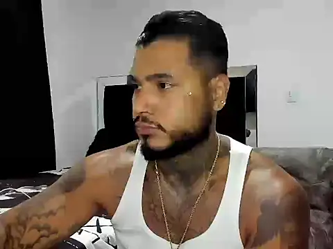 Snapshot of Exotic_tatto27121 chatting on April 19, 8:22 pm Exotic tatto27121 online show from April 19, 8:22 pm